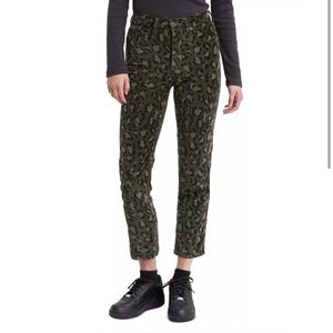 💎Levi's Women's Limited 724 Printed Cropped Straight-Leg Jeans in Green Cheetah